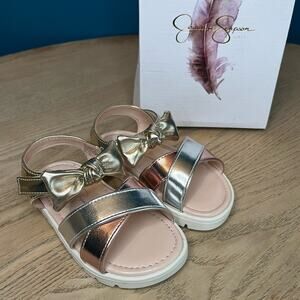 New! Jessica Simpson Little Girl’s Tia Metallic Criss Cross Strap Sandals Size 8
